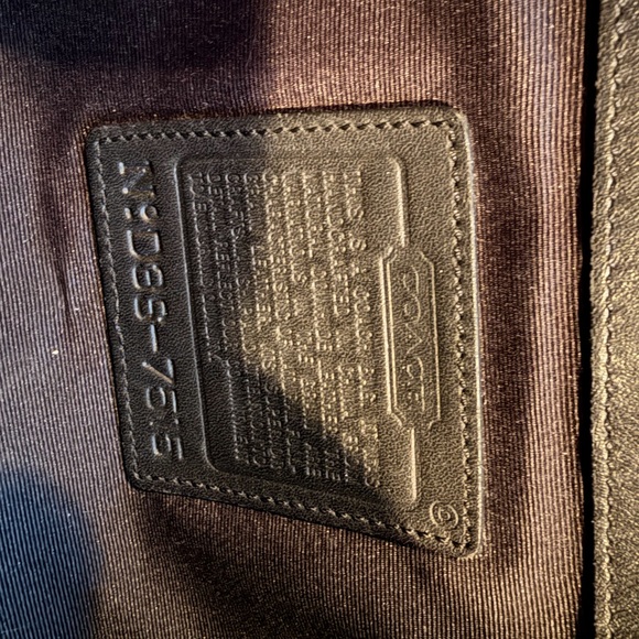 Vintage Coach Leather Shoulder Bag | Style 9553 | 1990s - broken handle - Picture 2 of 7